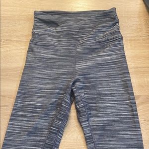 Align leggings with crossed waistband!